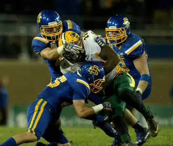 Jackrabbits dominate Youngstown, 38-8