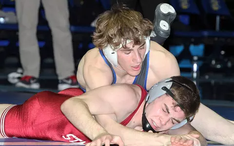 Jackrabbit wrestlers win one at Gopher Duals