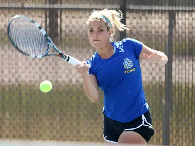 Davis, Magni Reach Semifinals