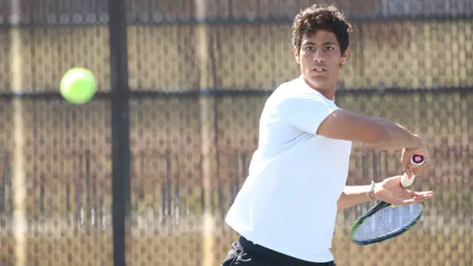 Men?s Tennis on the Road Again