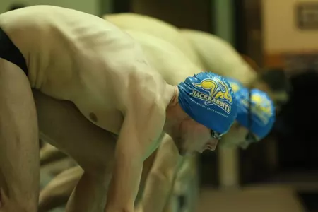 SDSU men top Huskies