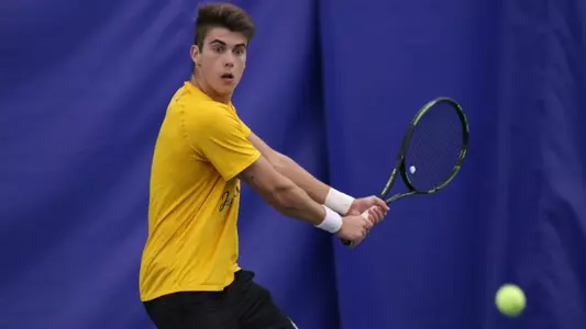 Men?s Tennis Splits Matches