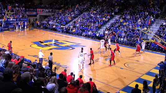 Frost Arena Action 2015-16 MBB