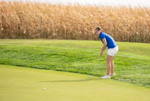 Molly O'Hara putting