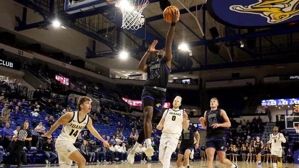 Jaden Jackson shooting a layup inside First Bank & Trust Arena
