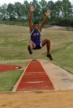 Senior DeVaughn Rettig