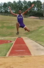 Senior DeVaughn Rettig