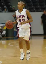 Junior Point Guard Nikki Carr
