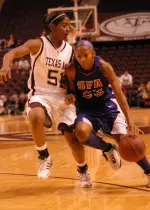 Senior Nikki Carr