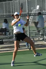 Roxana Enica picked up a first round win at the rain-soaked Warhawk Classic.