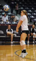 Madison Hanlan had 11 digs in Monday's loss at North Texas.