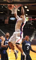 Taylor Smith had 17 points, 12 rebounds and 7 blocked shots vs TAMUCC on Saturday.