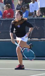 Macarena Sedano Acosta defeated Annat Rabinovich (Texas) on Saturday 6-4, 7-5.
