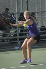 Laura Servise plays the role of hero for second-straight match.