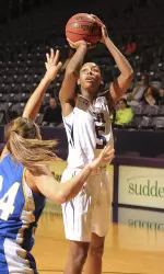 Senior Porsha Roberts recorded her 200th career block in Tuesday night's win