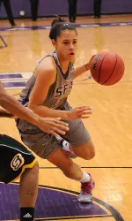 Taylor Ross scored a game-high 25 points in Monday night's win over SLU