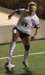 Sophomore forward Hanna Barker