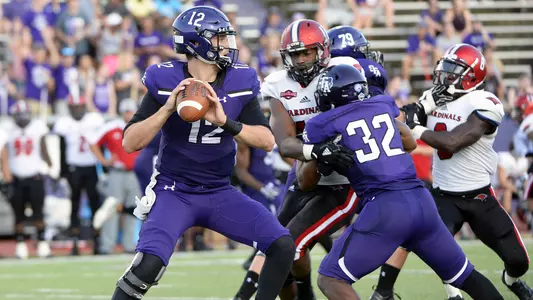 Foster_Sawyer_Passing_UIW