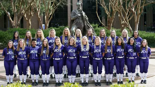 Softball_Team_2019_without_coaches