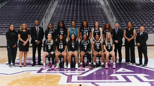25-26 wbb team photo