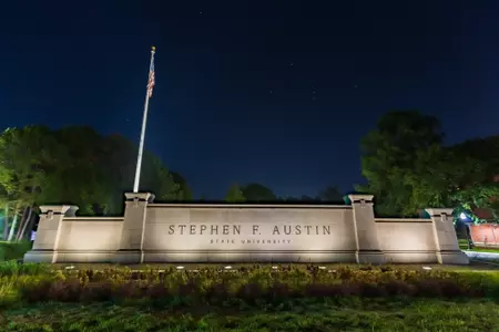 Structure that reads Stephen F. Austin State University