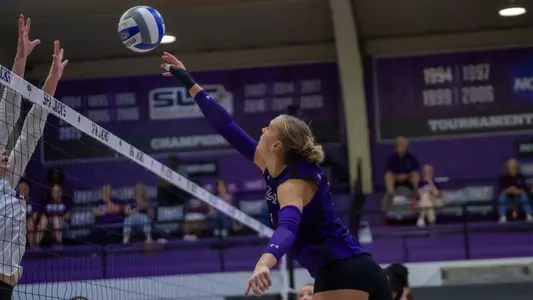Caroline Kahle attacking against HCU (10.9.26)