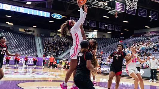 Key Roseby shooting a layup vs Lamar (2-7-26)