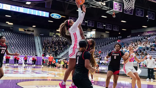 Key Roseby shooting a layup vs Lamar (2-7-26)