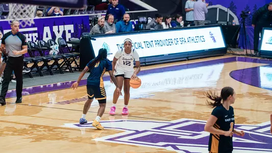 Kaylinn Kemp dribbling vs ETAMU (2-5-26)