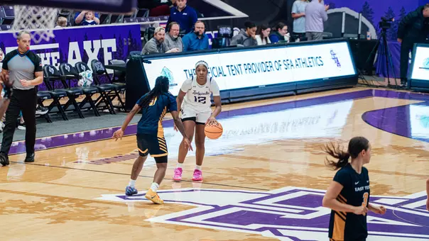 Kaylinn Kemp dribbling vs ETAMU (2-5-26)