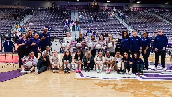 WBB Team on Senior Day (2-21-26)