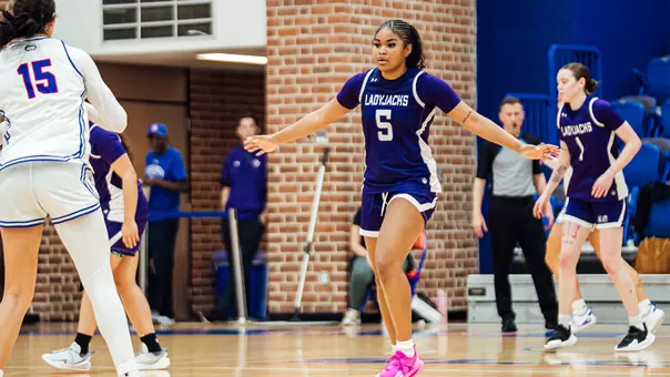 Key Roseby defending at HCU (2-28-26)