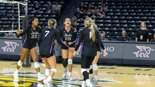 VB Team Celebrating after point vs Missouri State (8.29.26)
