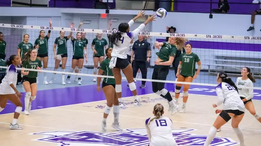 Jordan Henderson goes up for block vs SLU (9.24.26)