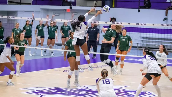 Jordan Henderson goes up for block vs SLU (9.24.26)