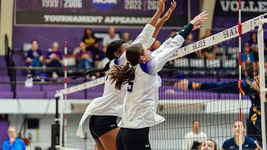 Katherine Holtman and Jordan Henderson going for a block vs Cal (9.5.26)