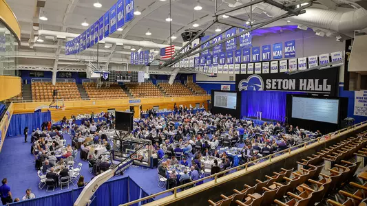 2018 Beefsteak Tip-Off Dinner Crowd