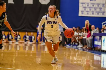 Victoria Cardaci dribbling