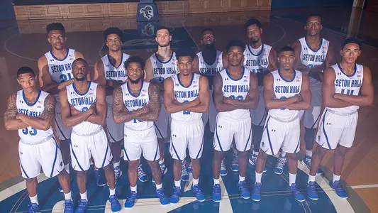2018-19 Men's Basketball Team Looking Up