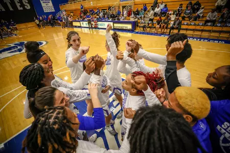 WBB team huddle