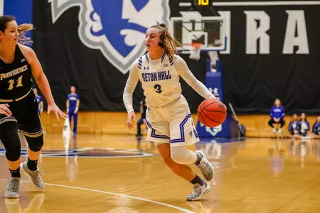 Victoria Cardaci dribbling