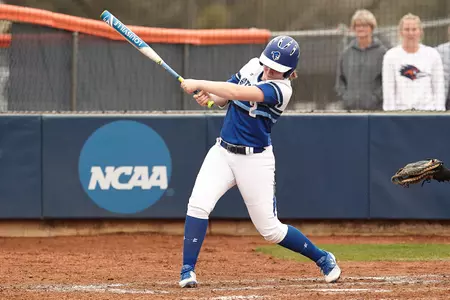 Destini Peck batting