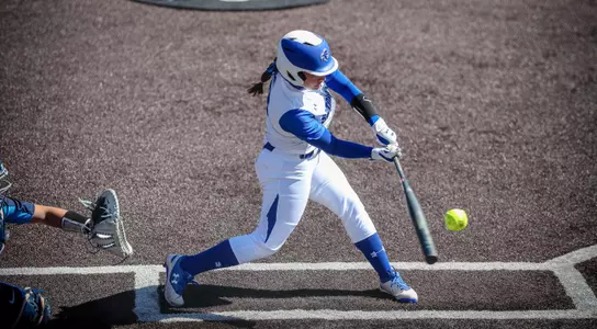 Hailey Arteaga batting