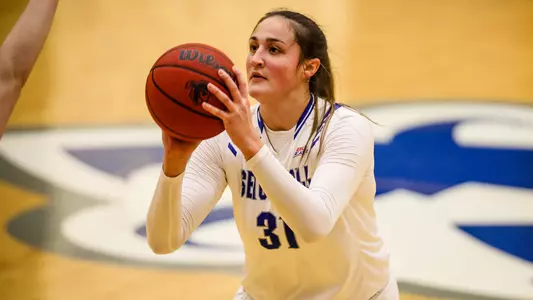 Alexia Allesch preparing to take a jump shot