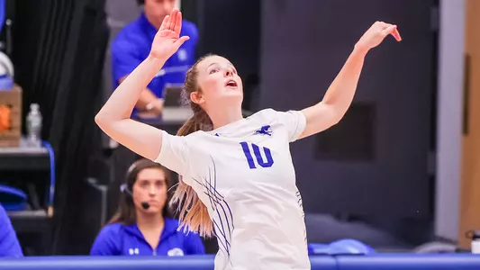 Jenna Walsh readies an attack against UConn on Sept. 23.