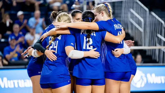 Seton Hall volleyball team huddles at Creighton on Oct. 1.