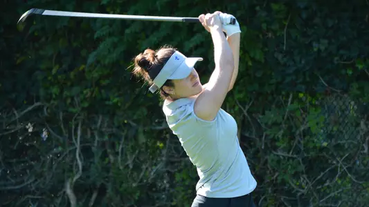 Ginevra Zavagli takes a swing during a practice round in the fall of 2023