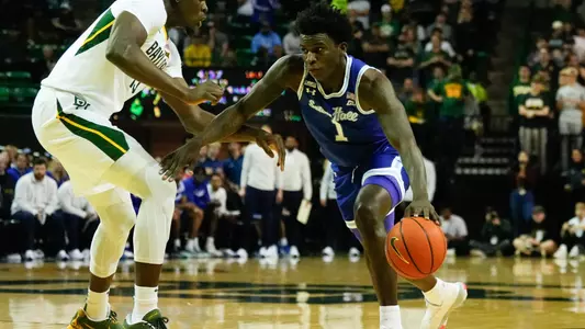 Kadary Richmond drives to the bucket at No. 6 Baylor