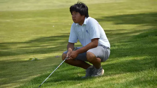 Wenliang Xie prepares for a second shot during the 2022 NCAA Tournament.
