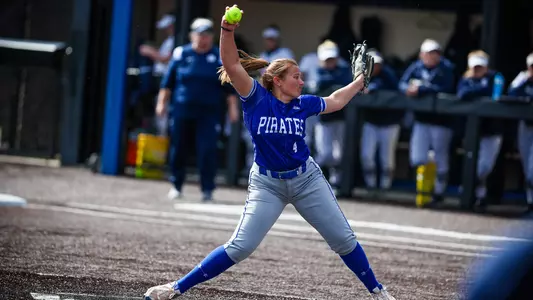 Kelse Carr throwing a pitch